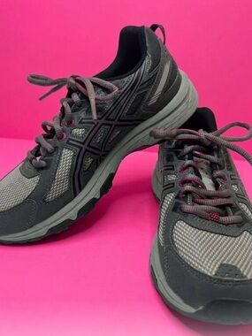 ASICS Gel-Venture 6 in the "Carbon/Black/Pink Peacock" colorway size 8